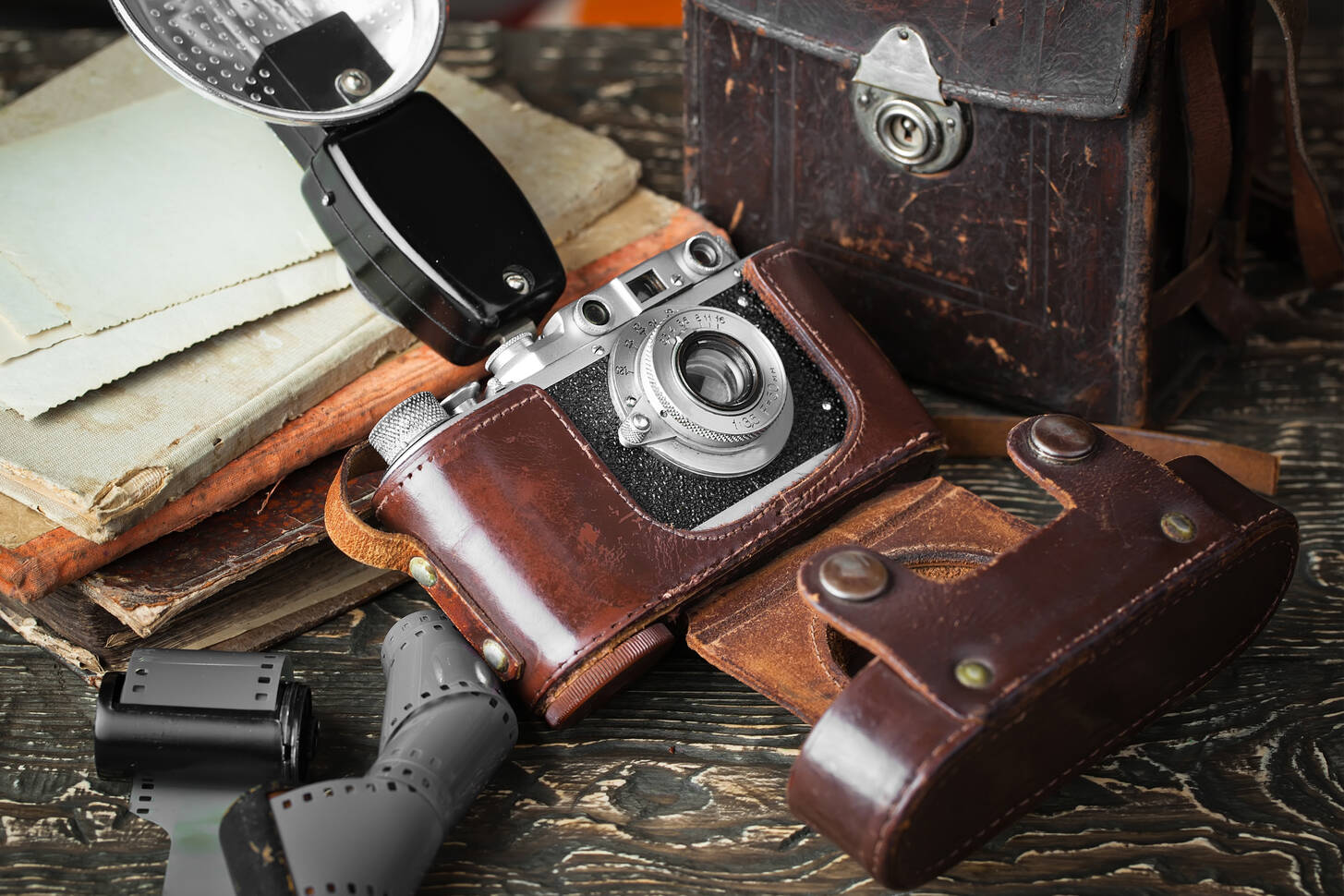 Old camera with flash Jigsaw Puzzle (Stuff, Foto cameras) Puzzle Garage