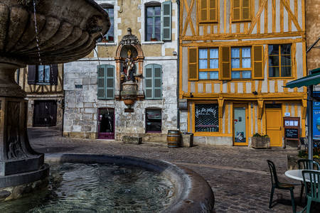 Auxerre: Piazza San Nicola