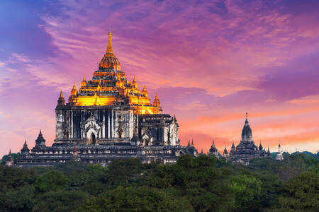 Chrám Tatbiinnyu, Bagan