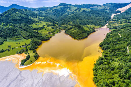 Τοξική λίμνη στη Ρουμανία