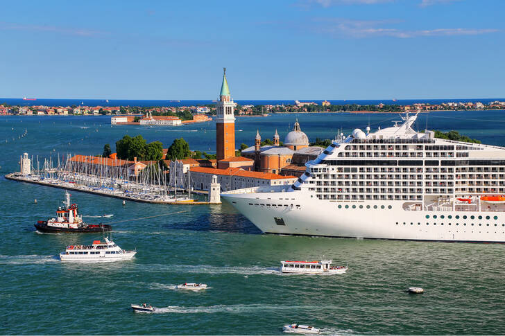 Nave da crociera a Venezia