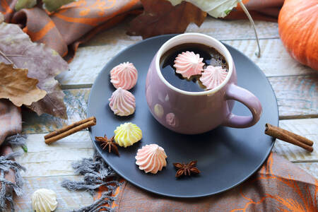 Šolja kafe sa puslicom