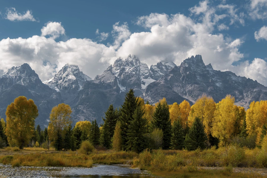 Pogled na planinski lanac Teton