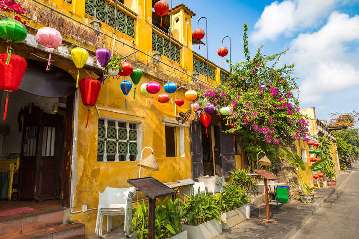 Calle colorida en Hoi An