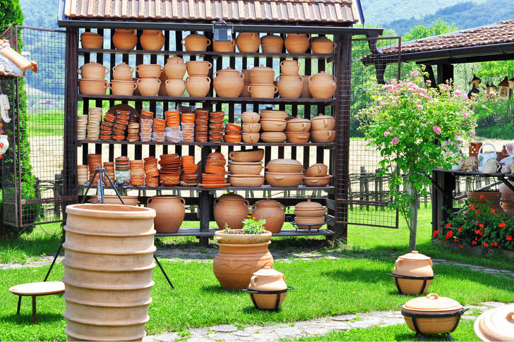 Pottery in the village of Zlakus potters