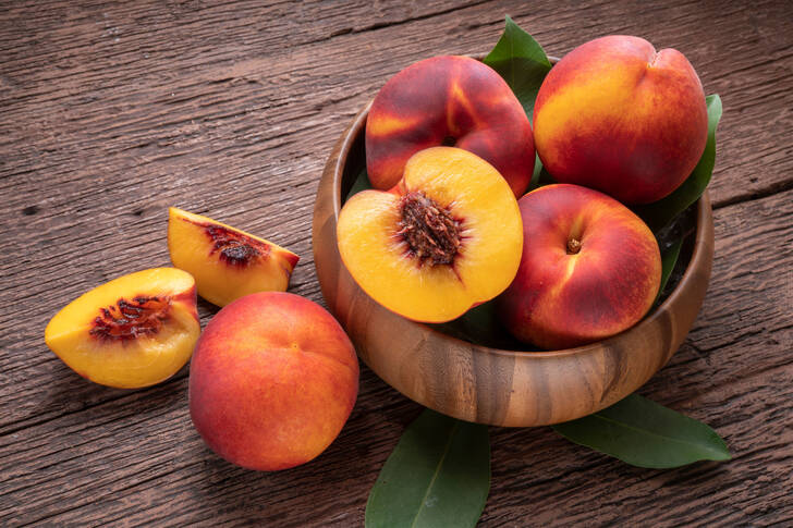 Peaches in a wooden bowl