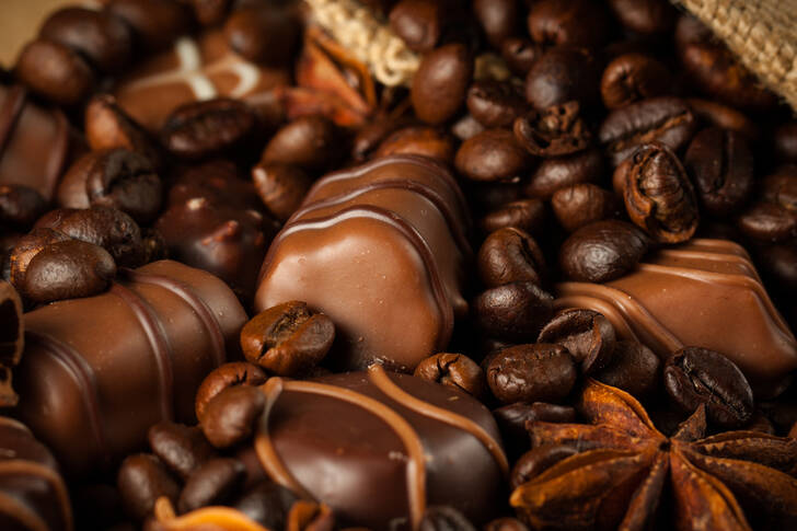Čokoláda a kávové zrná