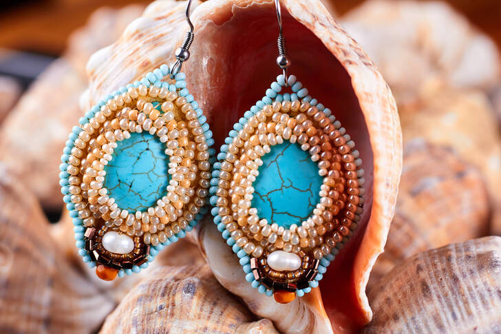 Ohrringe mit Türkis und Perlen