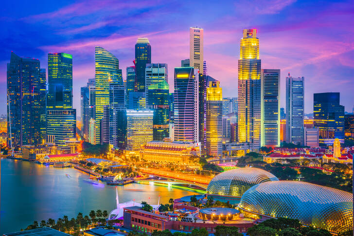 Singapur al anochecer