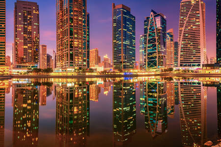 Grattacieli notturni a Dubai