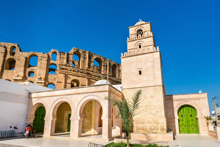 Mosquée et amphithéâtre El Jem