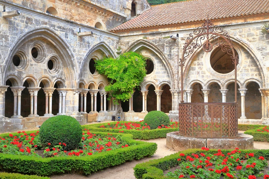 Chiostro del monastero di Fontfroid