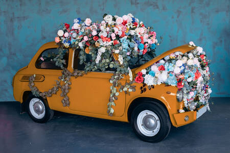 Ретро кола с цветя