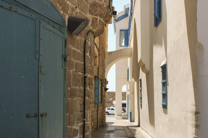 A small street in the city of Acre