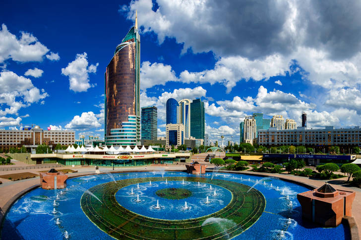 Fountain on Round Square in Astana