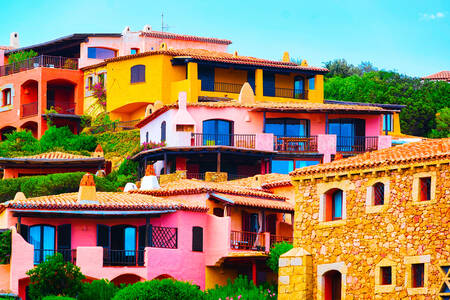 Case colorate în Porto Cervo