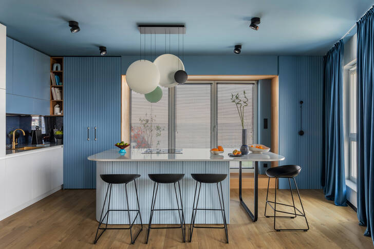 Modrý interiér kuchyne