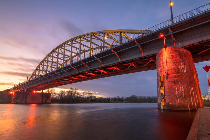 John Frost Bridge v Arnhemu