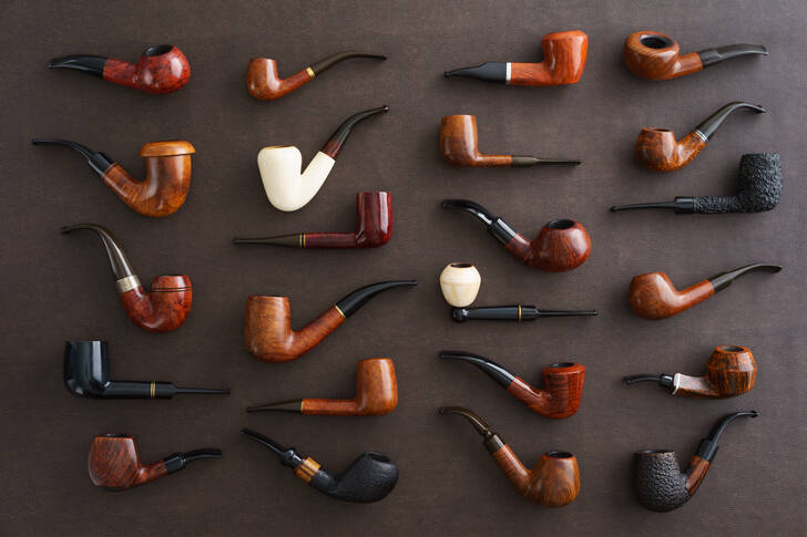 Collection of smoking pipes