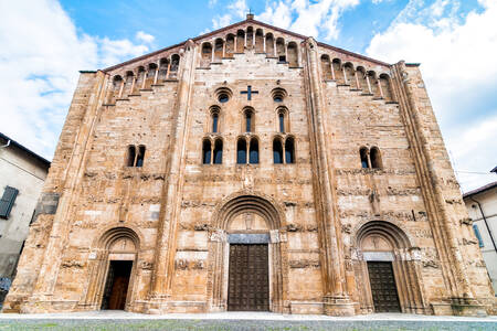 A paviai San Michele Maggiore-bazilika homlokzata