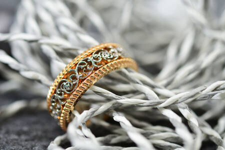 Wedding ring with silver patterns