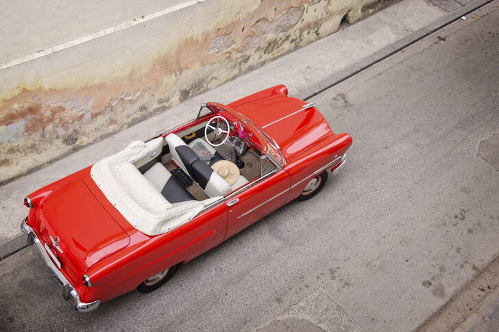 Topview af en todørs cabriolet