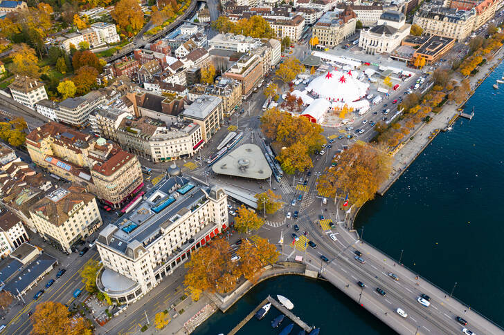 An overhead view of Bellevue Square in Zurich