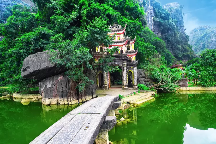 Gerbang Utama Pagoda Dong Pantai