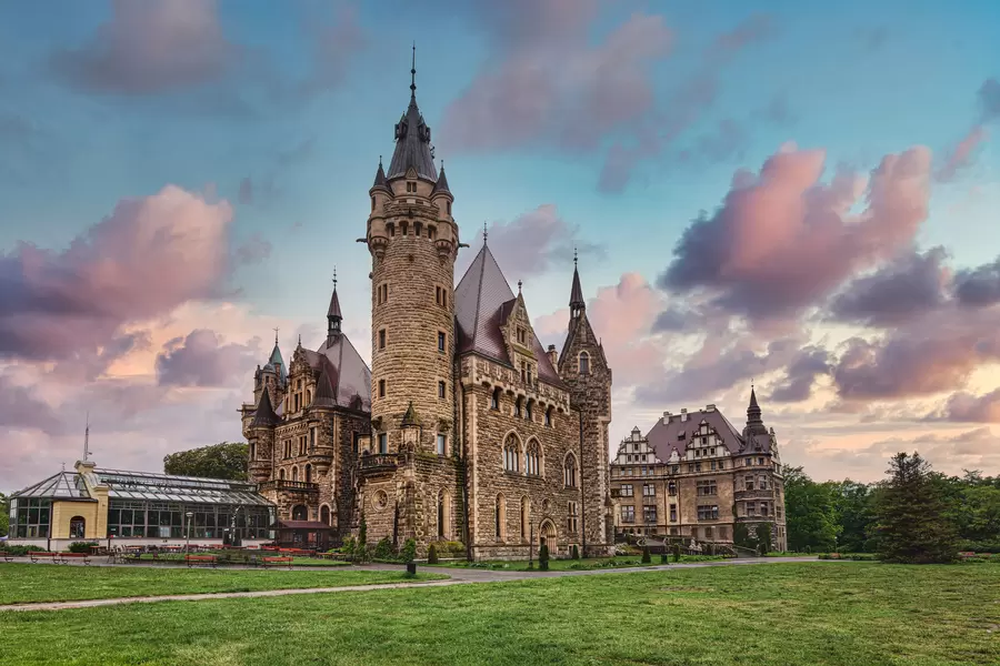 Uitzicht op het kasteel van Moszny