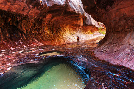 Zion Ulusal Parkı sınırlarındaki Mağaralar