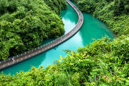 Hubei eyaletinde yüzen köprü