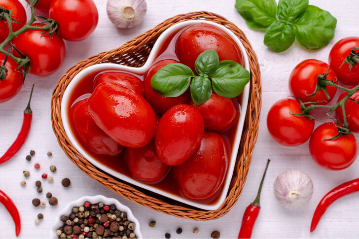 Canned and fresh tomatoes