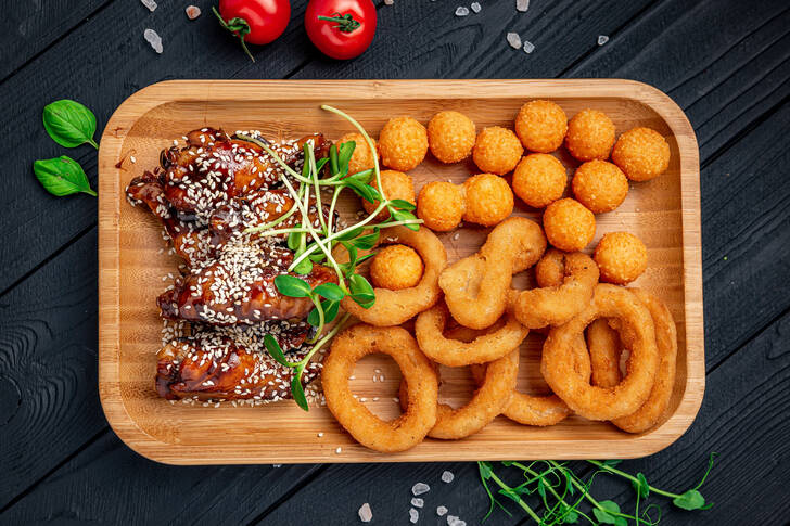 Assiette avec des amuse-bouches