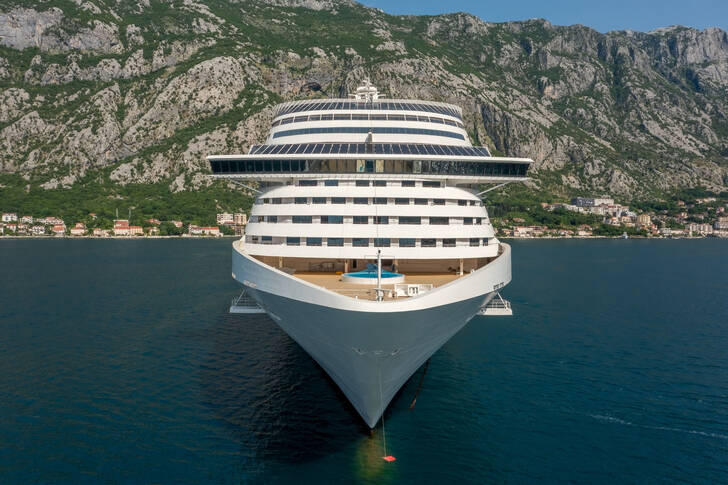 Front view of a cruise liner