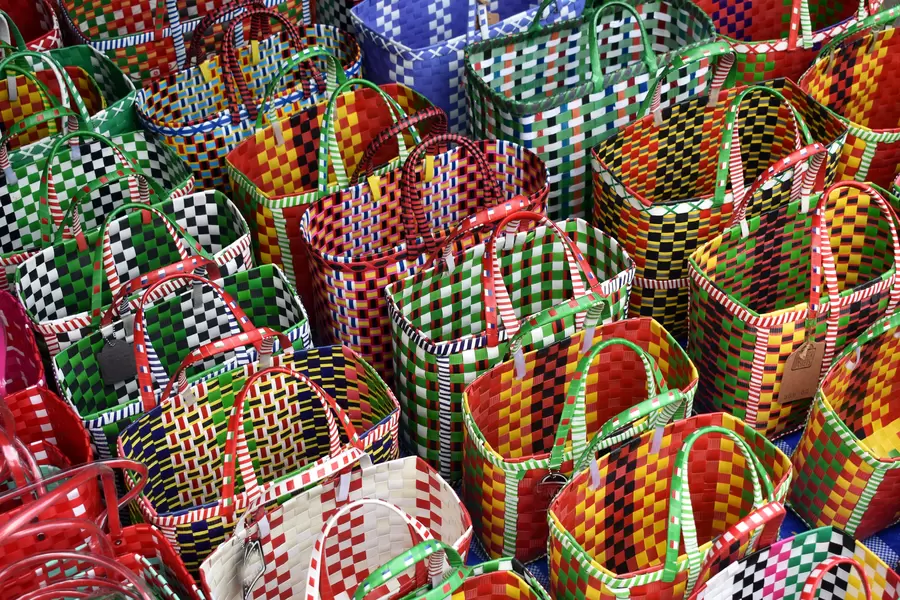 Cestas de plástico hechas a mano