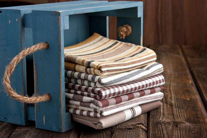 Kitchen towels in a wooden box