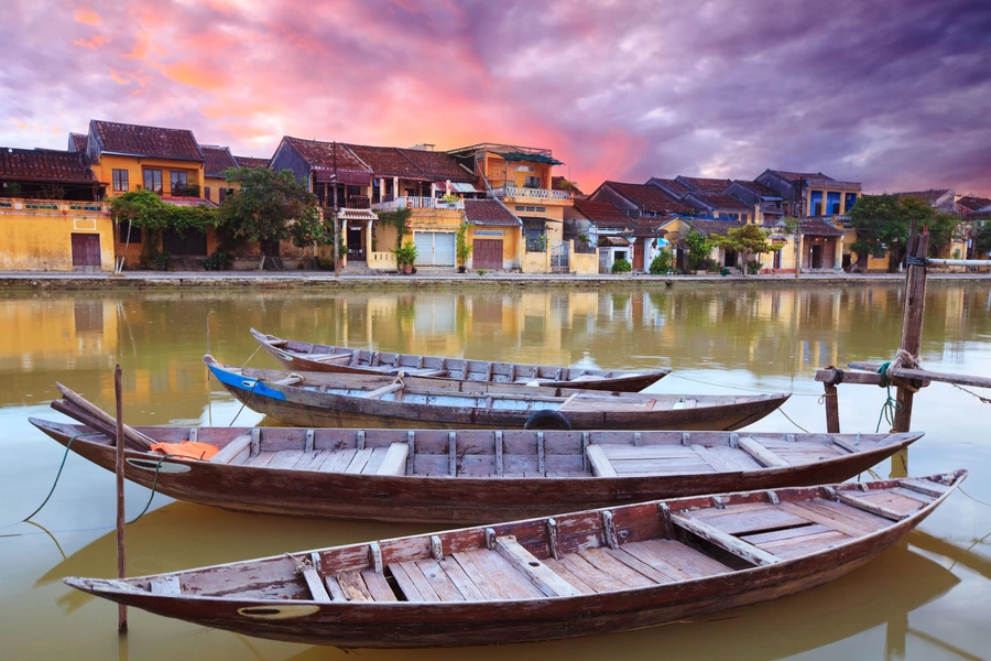 Perahu di sungai di Hoi An
