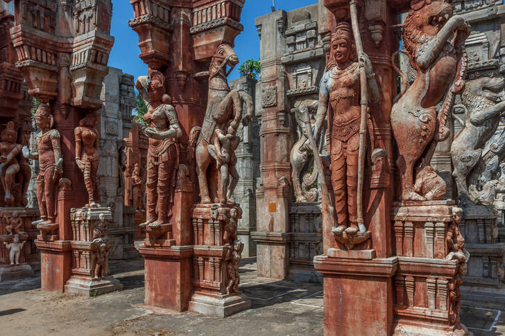 Chennai'deki taş heykeller