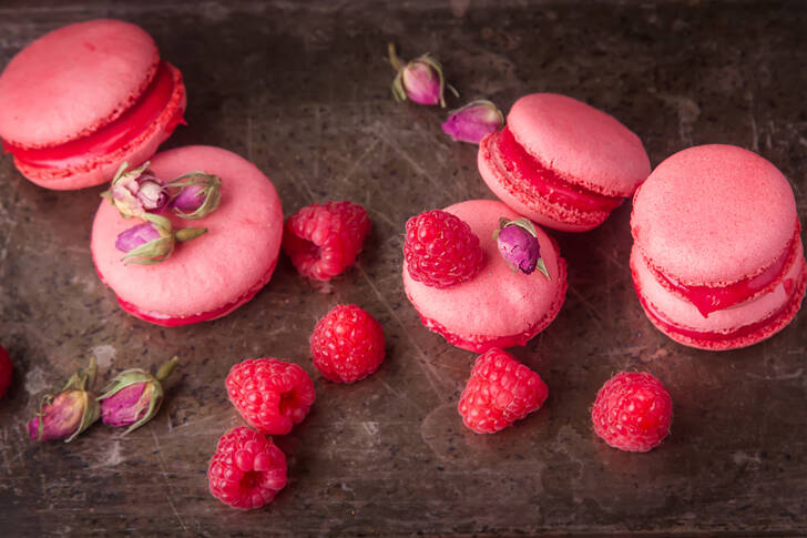 Macarons with raspberries Jigsaw Puzzle (Home, Food) | Puzzle Garage