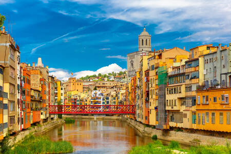 Casas coloridas em Girona