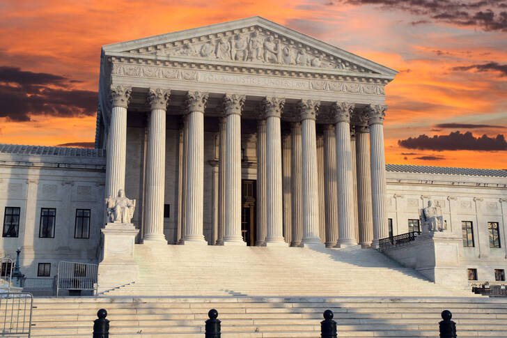 Bâtiment de la Cour suprême des États-Unis au crépuscule