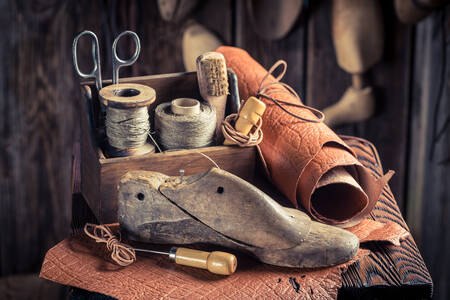 Gli strumenti del calzolaio