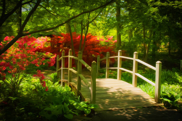 Drewniany most w ogrodzie