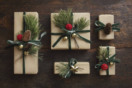 Julegaver med naturlige elementer