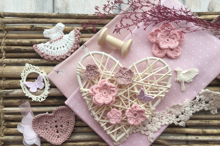 Knitted hearts and flowers