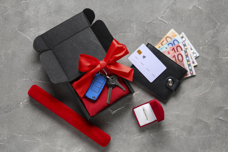 Gift box with keys, wallet and money