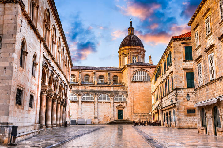 Udsigt til Katedralen for Jomfru Marias Himmelfart i Dubrovnik