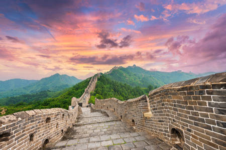 Západ slunce nad velkou čínskou zdí