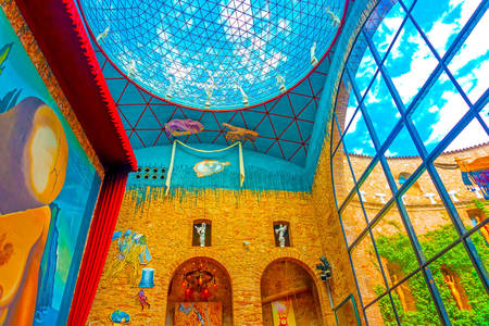 Interiér divadla a muzea v Dalí
