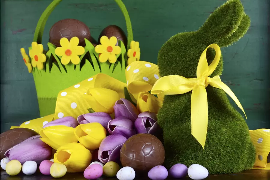 Kelinci, tulip, dan telur paskah